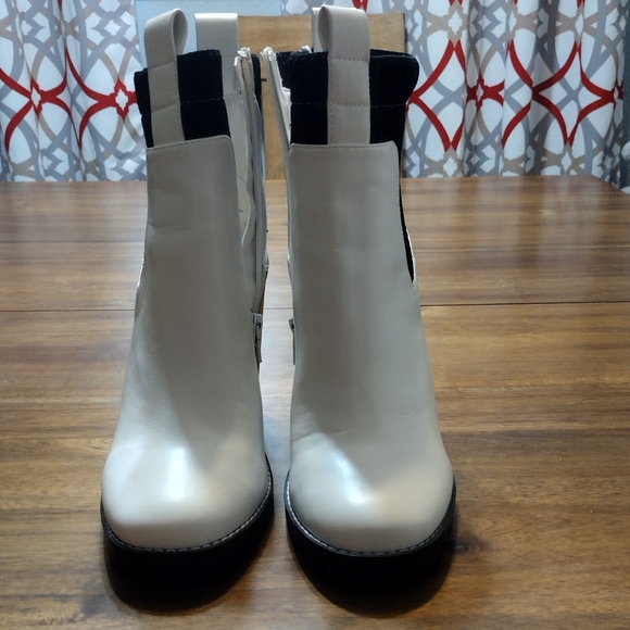 BCBG white sock booties sz 11 - Picture 6 of 9